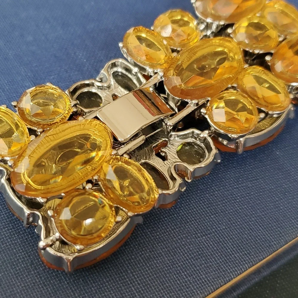 🩷 Yellow Rhinestone Statement Bracelet - Picture 3 of 4